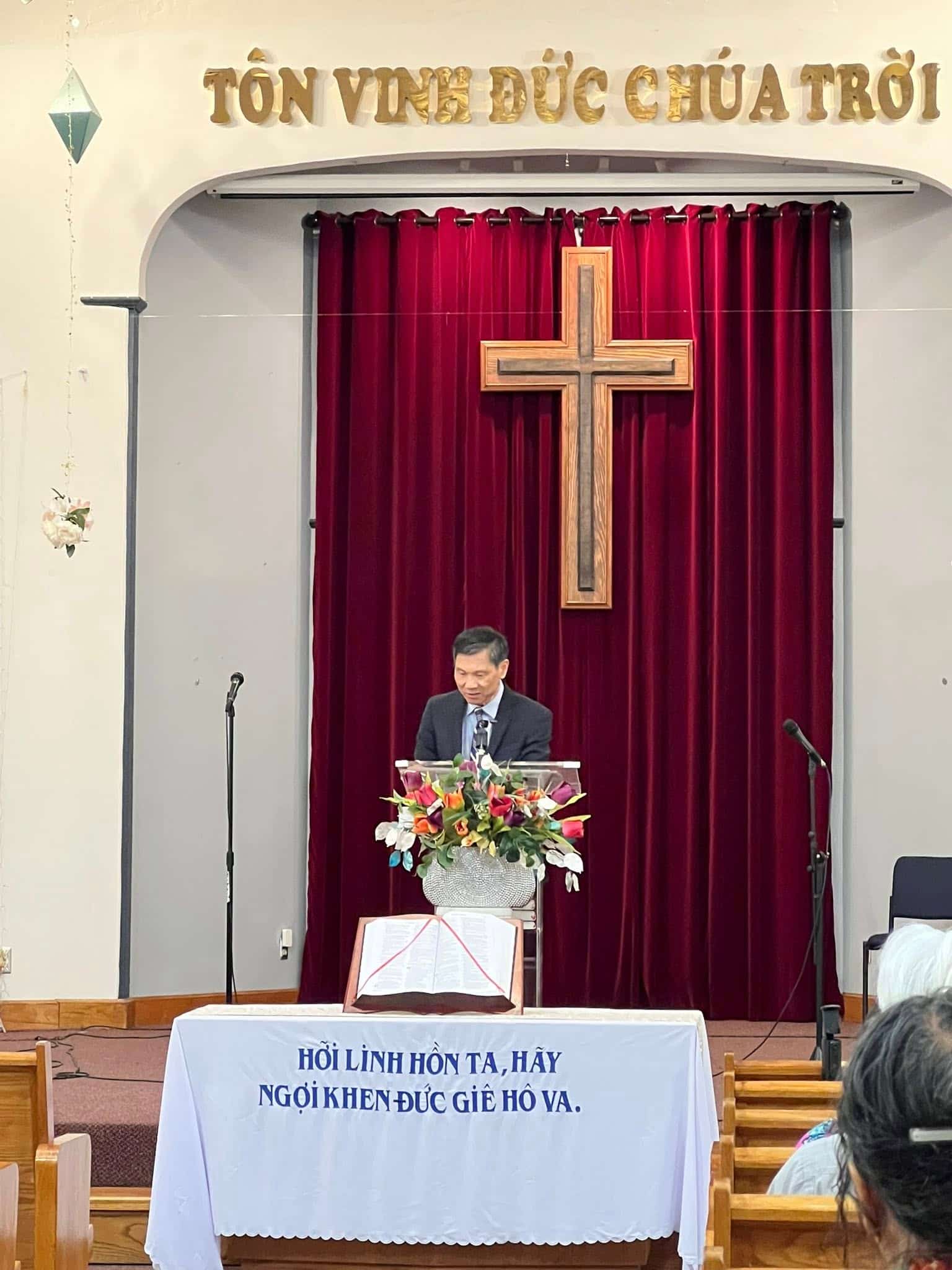 Pastor Tan Thai preaching at Vietnamese Baptist Church of Albuquerque